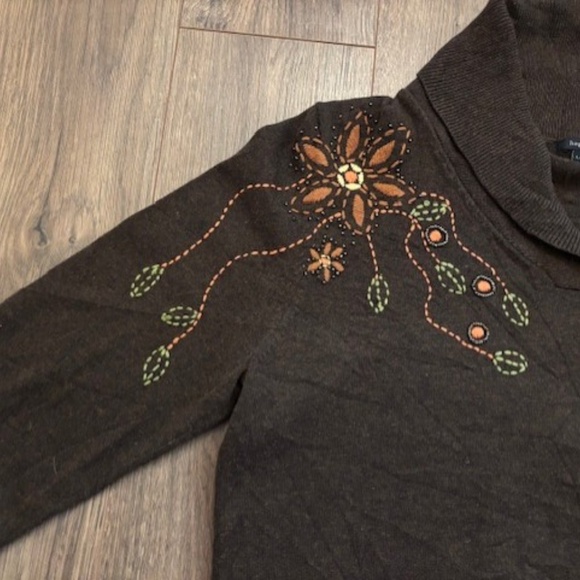 Haggar Brown Sweater with Embroidered Orange Floral Motif Size Large - Picture 3 of 8